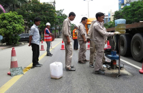 80,9 tỉ đồng và 10,6km đường, vừa xong đã hỏng 